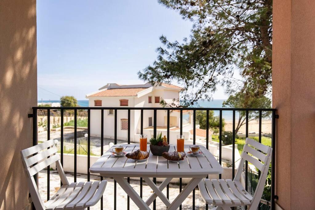 Villa Vista Mare ~Villa Dafne~ Lido di Noto エクステリア 写真